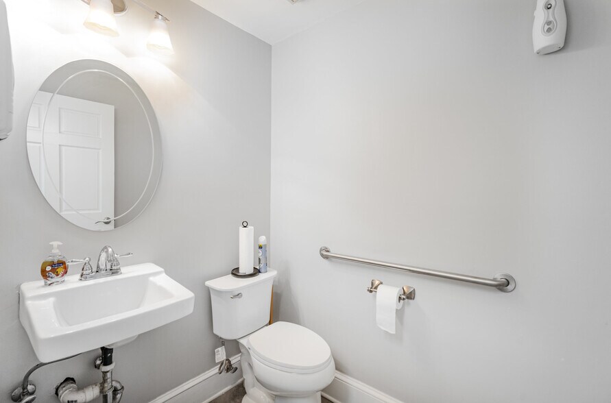 More Photos Of 4523 Park Rd, Charlotte Office For Sale