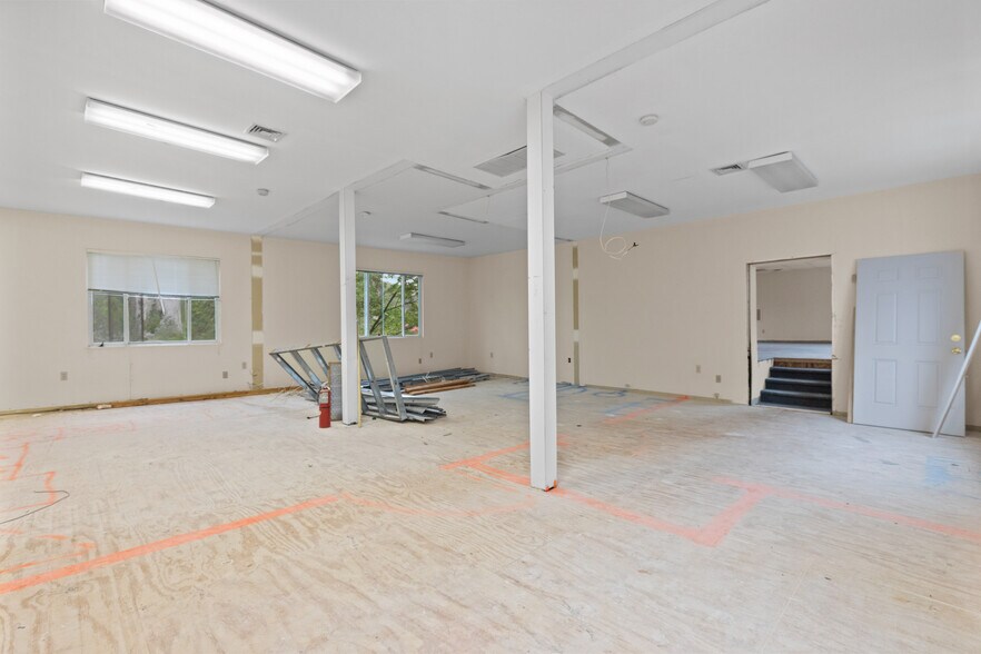 More Photos Of 15 Hamburg Tpke, Bloomingdale Office For Sale
