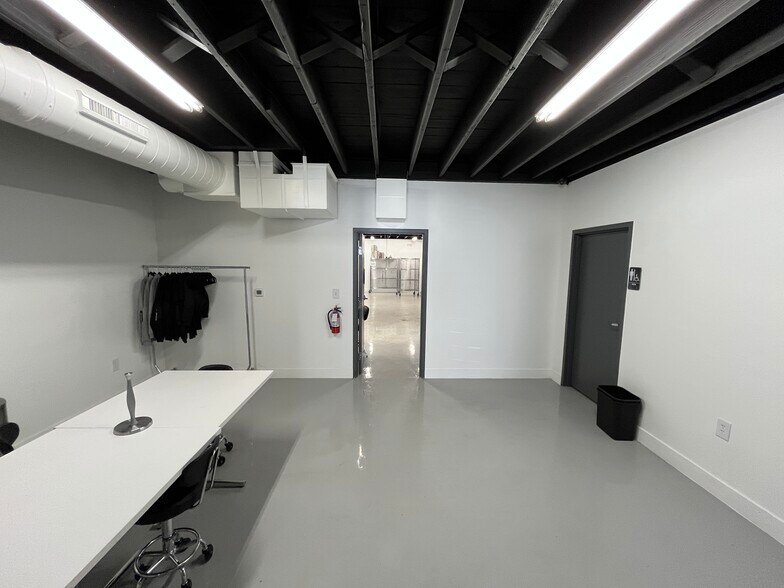 More Photos Of 153 Vallejo St, Denver Warehouse For Lease