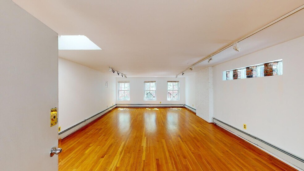 More Photos Of 51 Wooster St, New York Storefront Retail Office For Lease