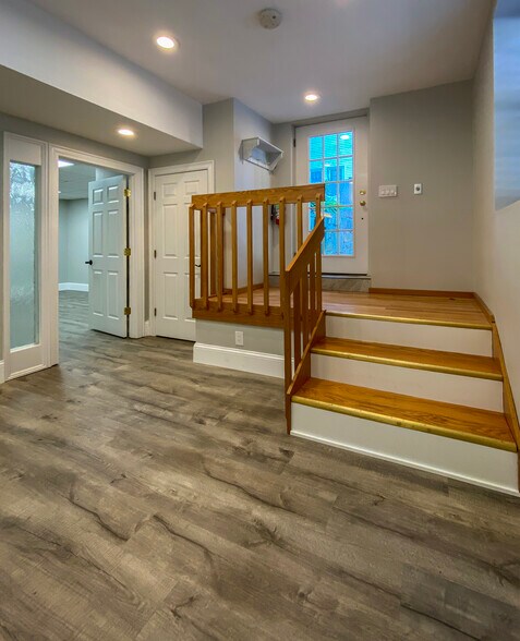 More Photos Of 12 Library St, Framingham Office For Lease