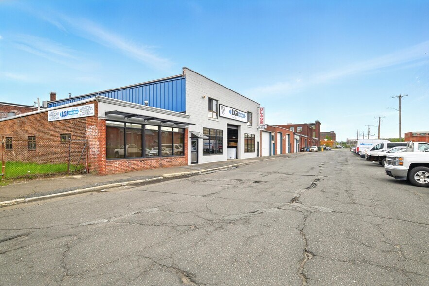 More Photos Of 420 Race St, Holyoke Warehouse For Lease