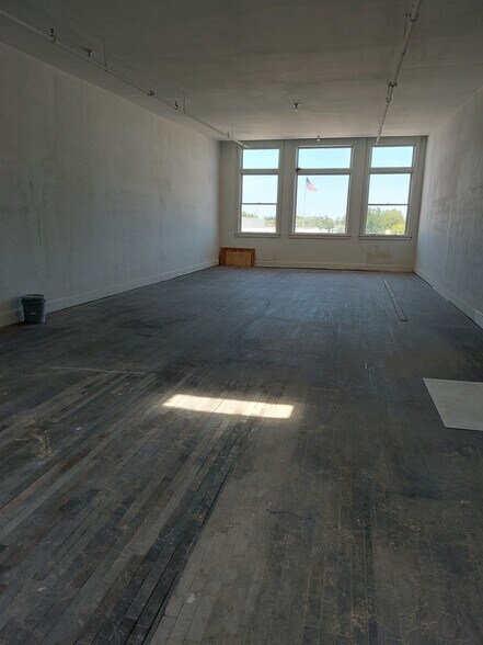 More Photos Of 207-211 E Main St, Watertown Office For Lease