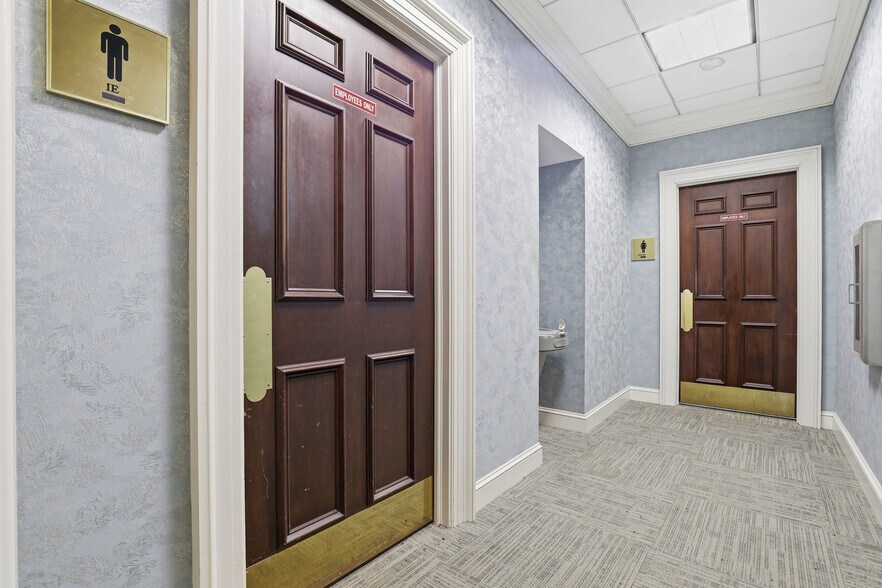 More Photos Of 201 W Main St, Laurens Medical For Lease