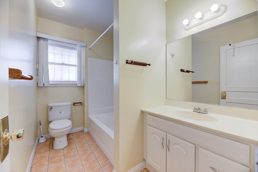 More Photos Of 913 S Wilton Pl, Los Angeles Apartments For Sale