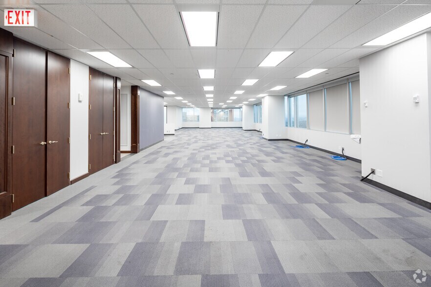 More Photos Of 1 Robert Speck Pky, Mississauga Unknown For Sale