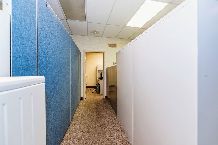 More Photos Of 18735 Ecorse Rd, Allen Park Office For Lease