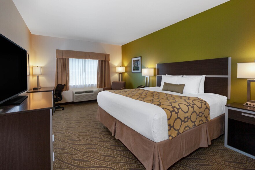 More Photos Of 1400 US Highway 31, Beulah Hotel For Sale