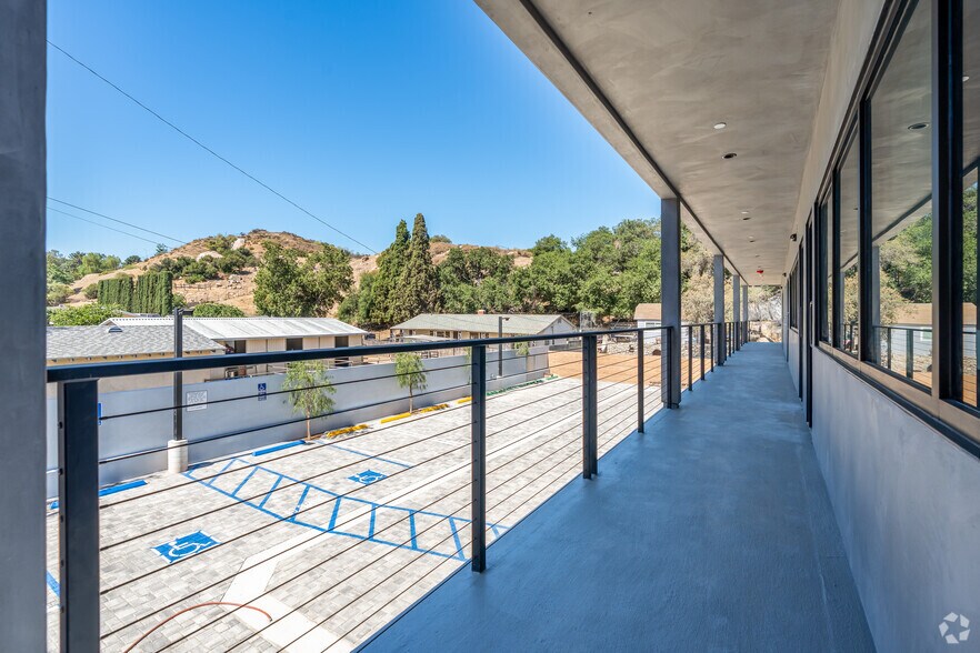 More Photos Of 9668 Sunland Blvd, Shadow Hills Medical For Lease