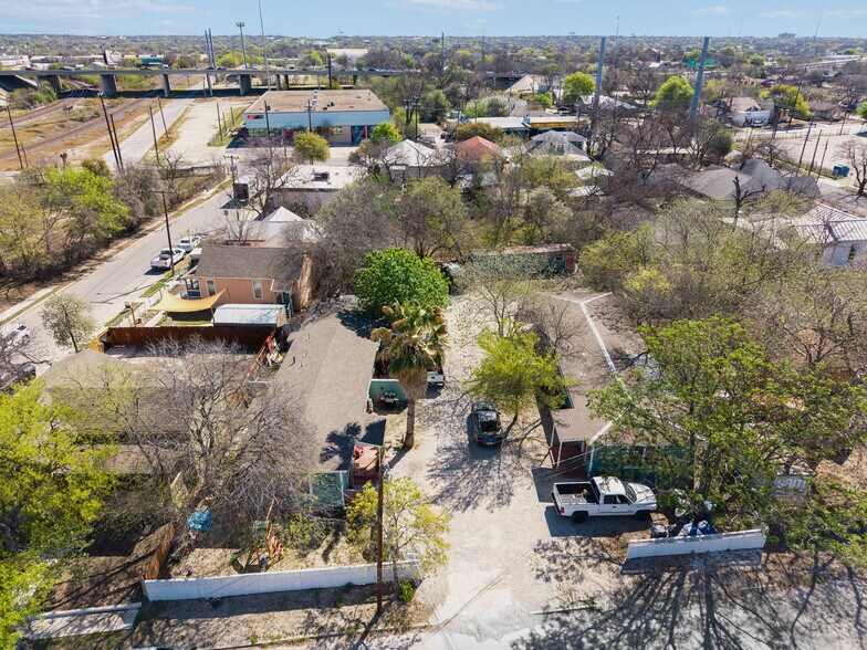 More Photos Of 204 Hunstock Ave, San Antonio Multifamily For Sale