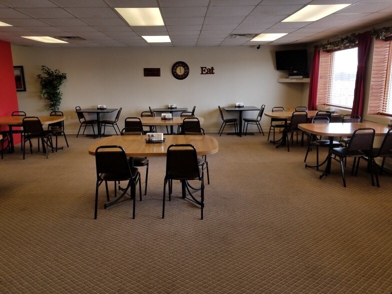 More Photos Of 9757 S US Highway 35, Losantville Restaurant For Lease