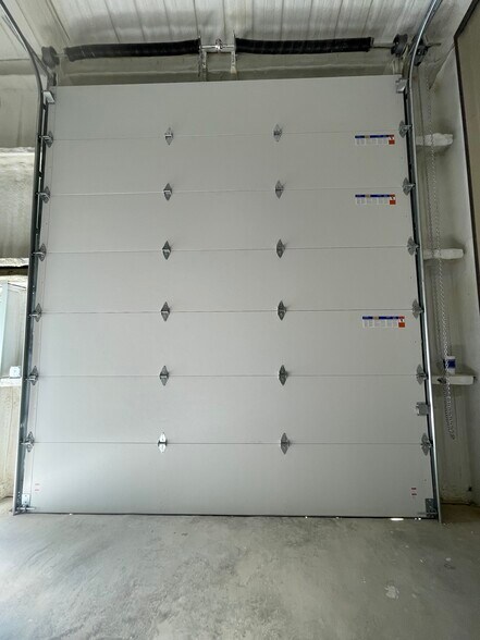 More Photos Of 615 FM 371, Gainesville Showroom For Lease