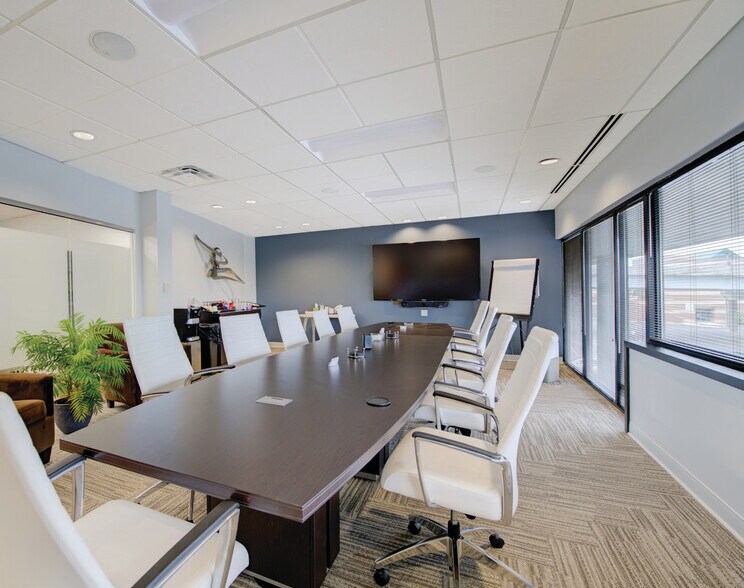 More Photos Of 1610 Des Peres Rd, Des Peres Unknown For Lease