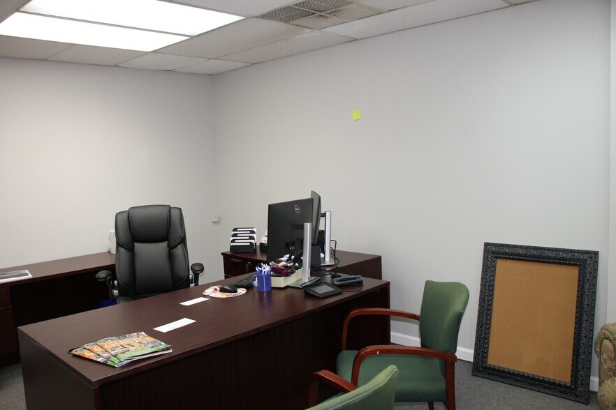 More Photos Of 135 College St, Gallatin Bank For Lease