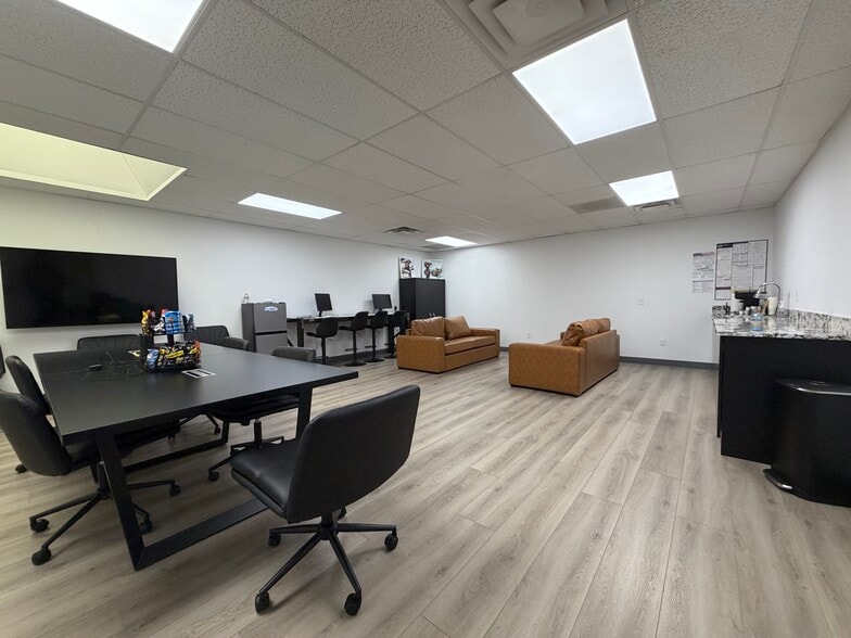 More Photos Of 210-290 N Redwood Rd, North Salt Lake Light Manufacturing For Lease