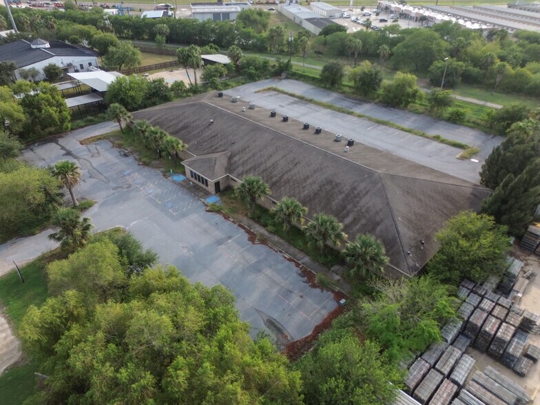 More Photos Of 1060 MacKintosh Dr, Brownsville Office For Sale