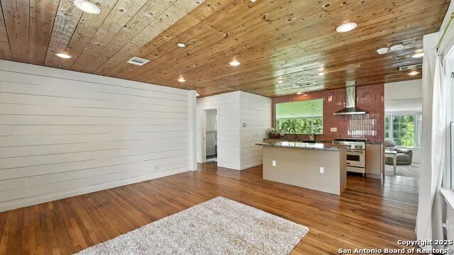 More Photos Of 105 NW River Rd, Martindale Specialty For Sale