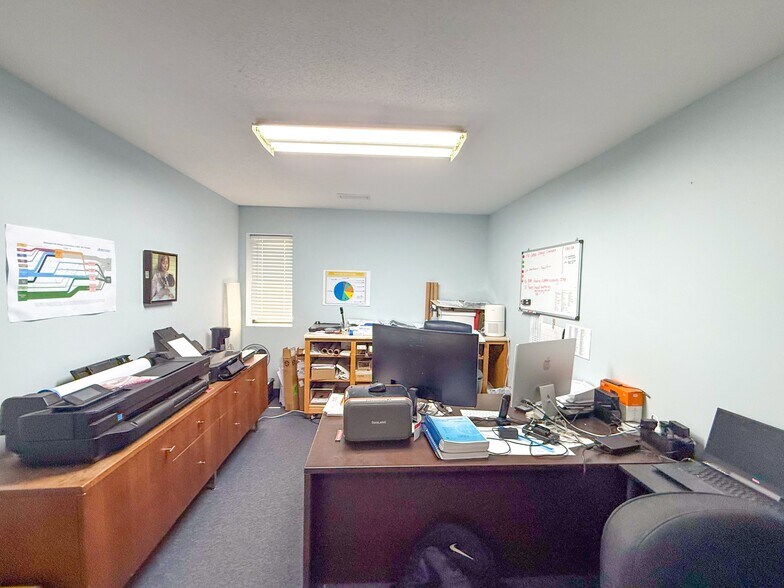 More Photos Of 2335 Columbia Hwy, Pulaski Office For Sale