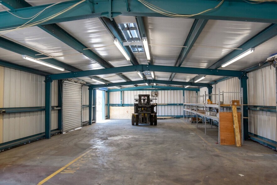 More Photos Of 2060 Range Rd, Clearwater Service For Lease