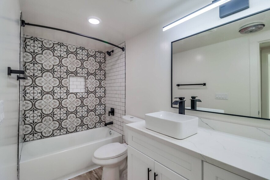 More Photos Of 1478 Hornblend St, San Diego Apartments For Sale