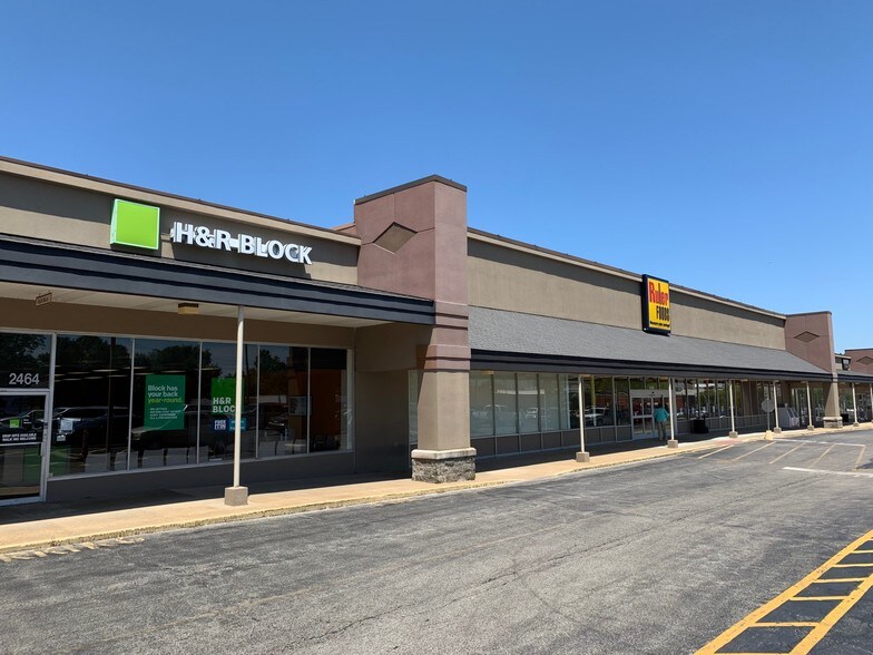 More Photos Of 2402-2498 W Clay St, Saint Charles Unknown For Lease