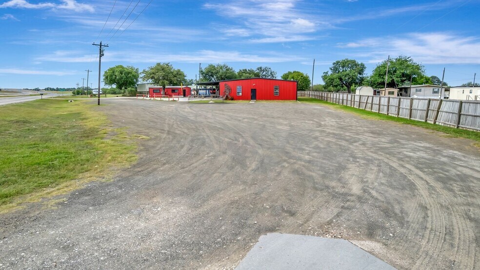 More Photos Of 23404 NW Zac Lentz Pky, Victoria General Retail For Sale