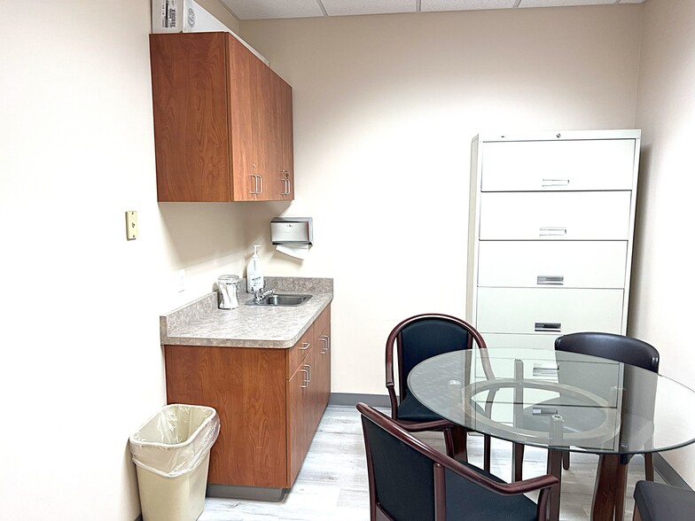 More Photos Of 1000 Newbury Rd, Thousand Oaks Medical For Sale