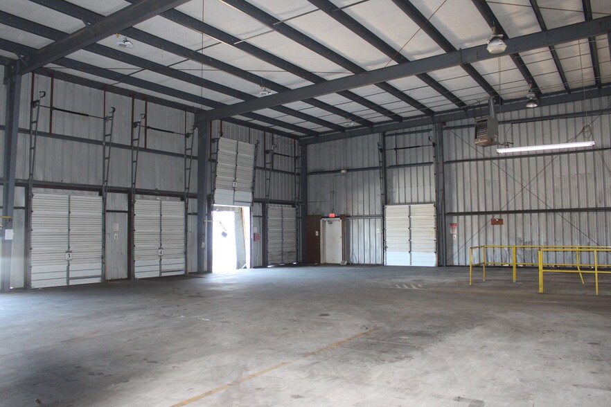 More Photos Of 124 Commerce Blvd, Statesville Manufacturing For Lease