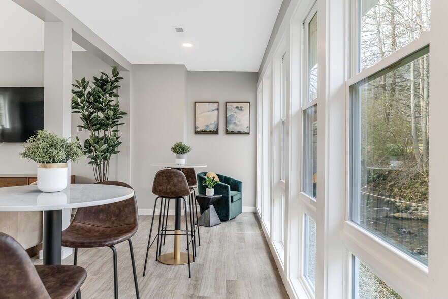 More Photos Of 4102 Soco Rd, Maggie Valley Hotel For Sale