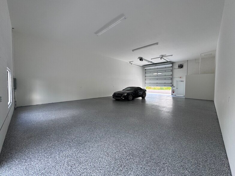 More Photos Of 1101 Reed Canal Rd, Port Orange Warehouse For Sale
