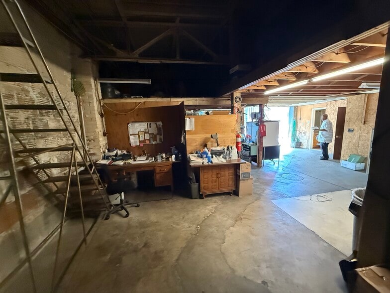 More Photos Of 517-523 W 9 Mile Rd, Ferndale Flex For Sale