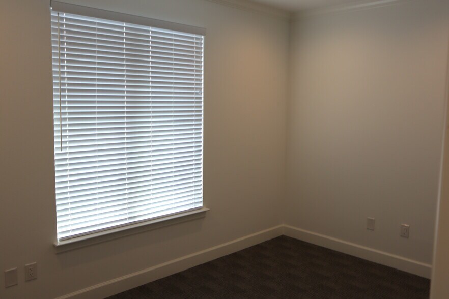 More Photos Of 400 Stonebrook Pky, Frisco Office For Sale