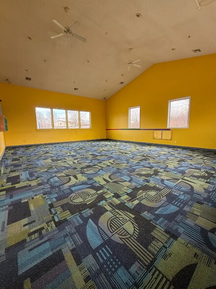 More Photos Of 4601 Hamburg Pike, Jeffersonville Amusement Park For Lease