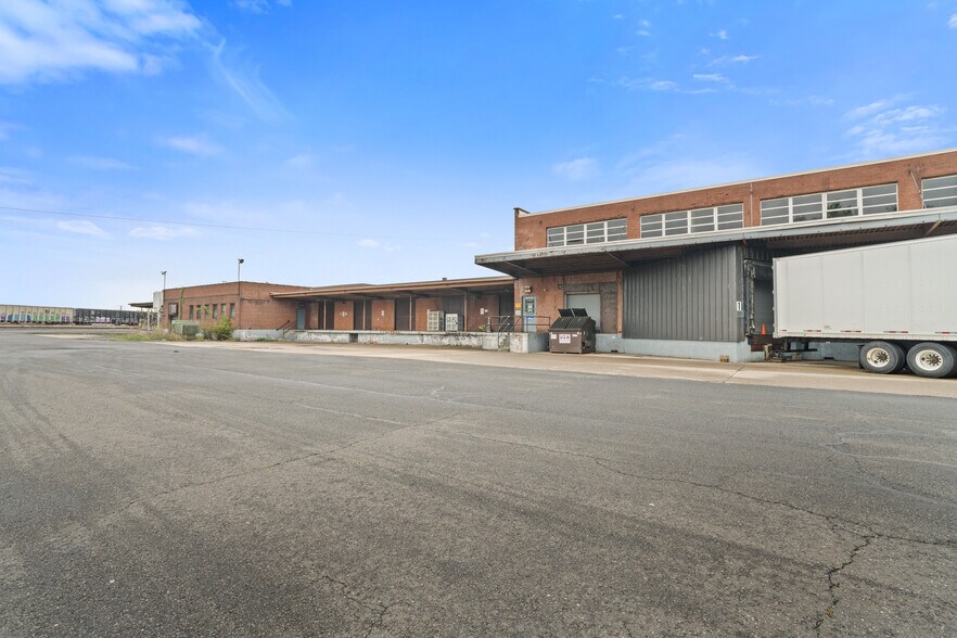 More Photos Of 26 Sears Way, West Springfield Distribution For Sale