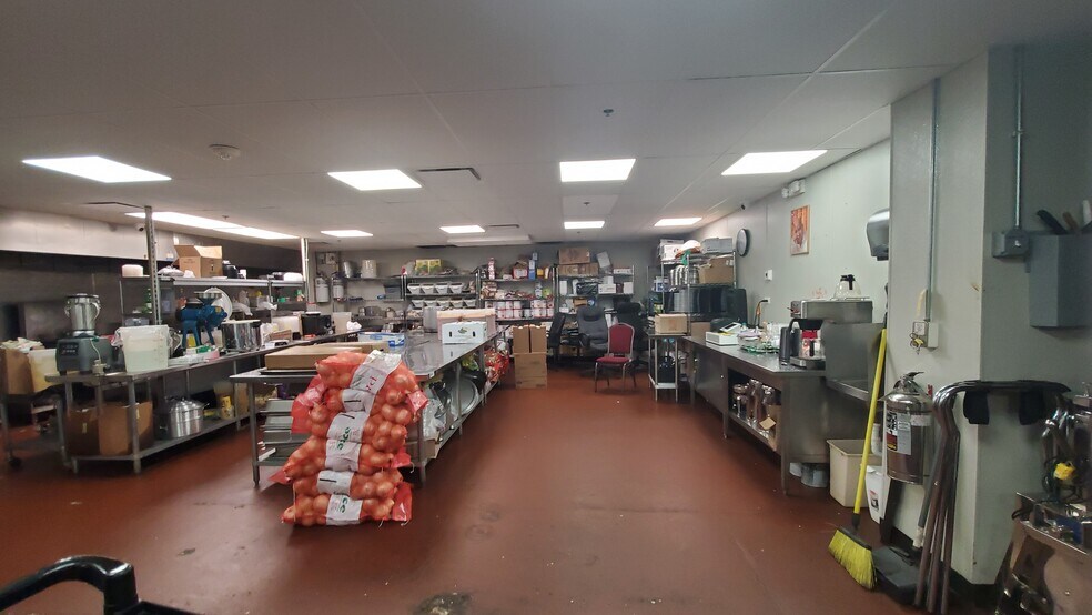 More Photos Of 1300 Irving Park Rd, Streamwood General Retail For Sale