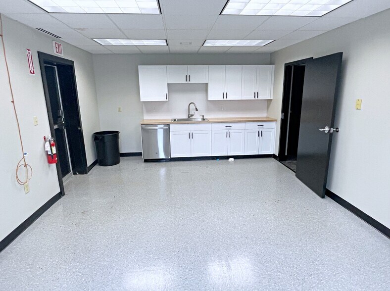 More Photos Of 58 Concord St, North Reading Office For Lease