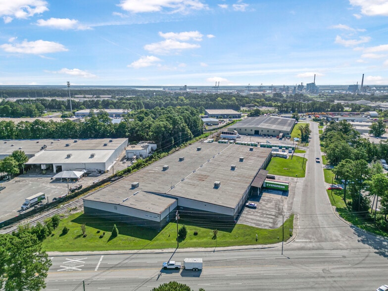 More Photos Of 916 Commerce Cir, Hanahan Warehouse For Lease