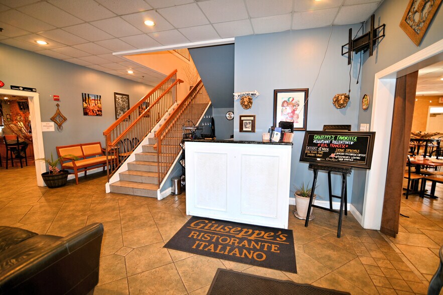 More Photos Of 15120 Washington St, Haymarket Restaurant For Sale