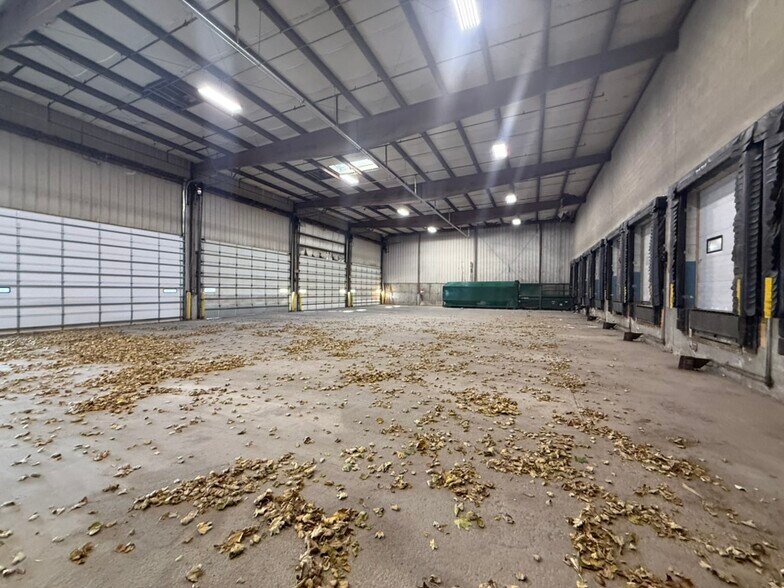 More Photos Of 1601 Blair's Ferry Rd NE, Cedar Rapids Manufacturing For Lease