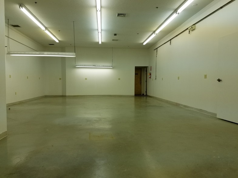 More Photos Of 400 Chapel Rd, South Windsor Light Manufacturing For Sale