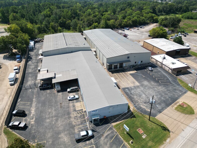 More Photos Of 2307 E Erwin St, Tyler Distribution For Sale