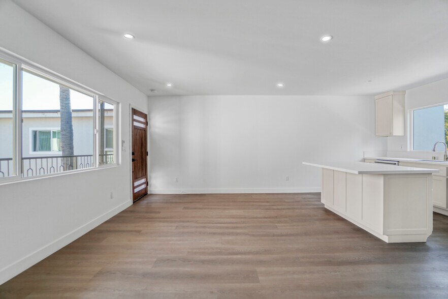 More Photos Of 559 Sunset Ave, Venice Apartments For Sale