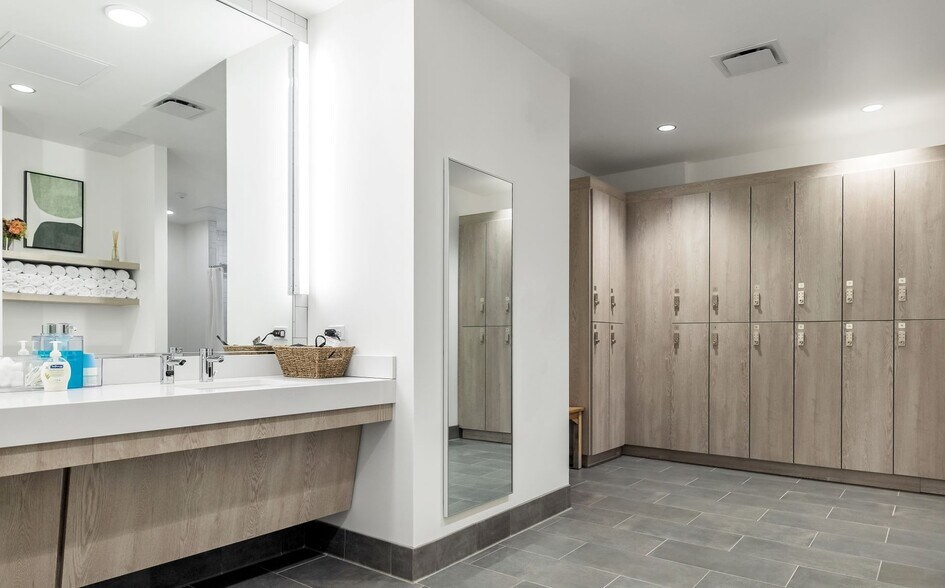 More Photos Of 550 W Van Buren St, Chicago Office For Lease