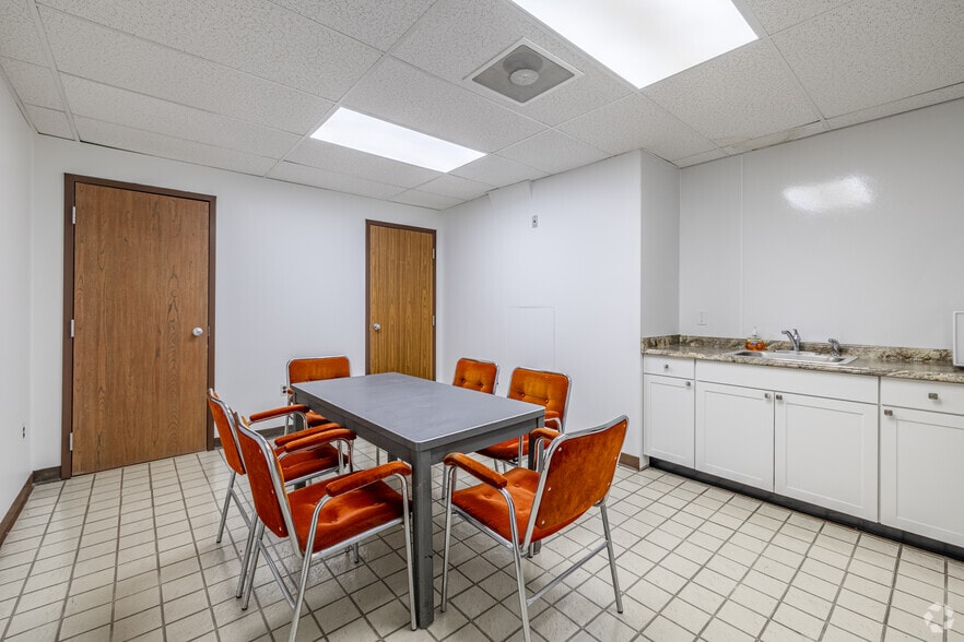 More Photos Of 40 Brunswick Ave, Edison Warehouse For Sale