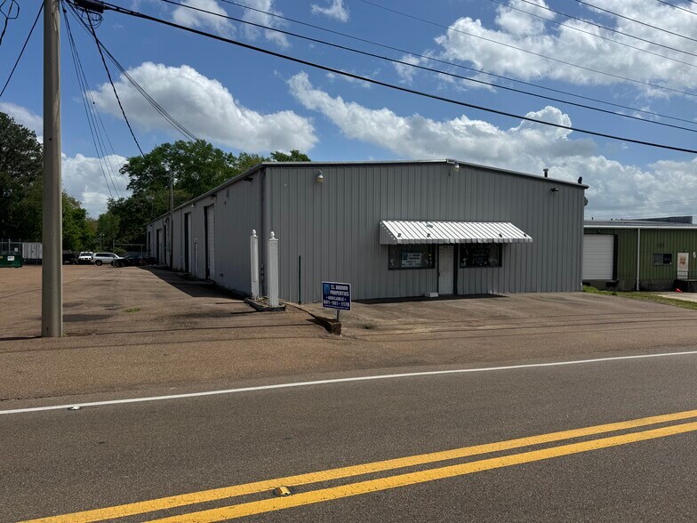 Primary Photo Of 646 Ridgewood Rd, Ridgeland Freestanding For Lease