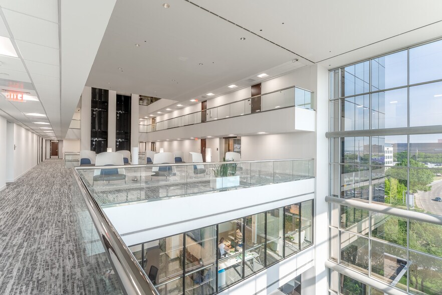 More Photos Of 14643 N Dallas Pky, Dallas Office For Lease