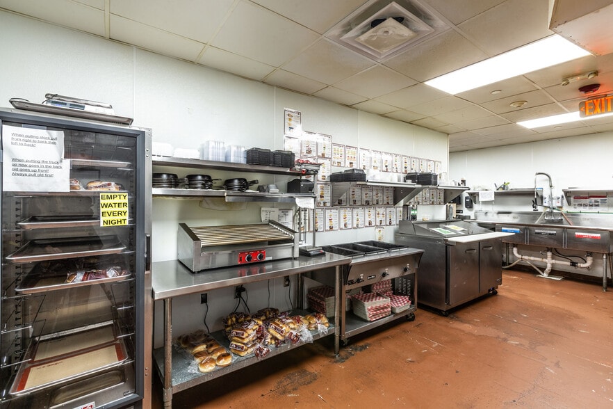 More Photos Of 222 S Railroad Ave, Kings Mountain Storefront Retail Residential For Sale