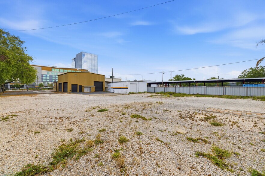More Photos Of 3642 W Cypress St, Tampa Light Manufacturing For Sale