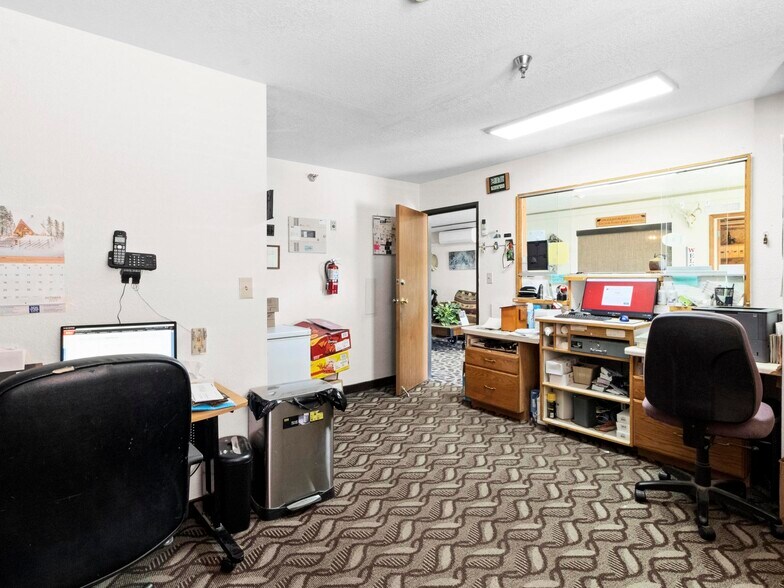 More Photos Of 1412 Warm Springs Dr, Dubois Hotel For Sale