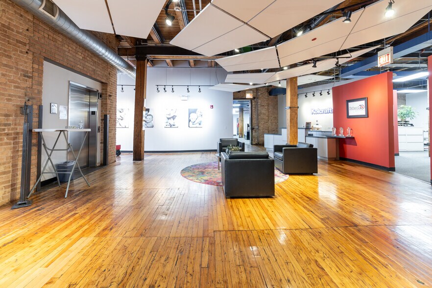More Photos Of 1100-1114 W Monroe St, Chicago Showroom For Lease